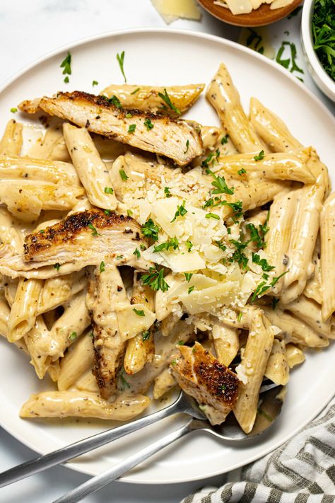 Easy Cajun Chicken Pasta, Protein Pasta Recipes, Garlic Parmesan Chicken Pasta, Parmesan Chicken Pasta, Chicken Penne Pasta, High Protein Pasta, Rigatoni Recipes, Easy Cajun, Pasta With Chicken