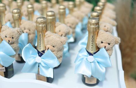 Teddy Bear Baby Shower Theme, Theme Bapteme, Baby Shower Decorations Neutral, Classy Baby Shower, Bear Baby Shower Theme, Baby Shower Theme Decorations, Baby Shower Deco, Baby Shower Party Ideas