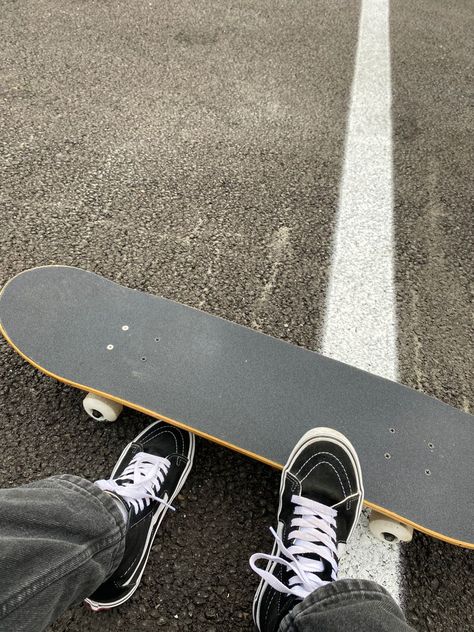 Skateboard Guy Aesthetic, Ethan Aesthetic Core, Skateboard Photography Aesthetic, Skateboard Aesthetic Boy, Skater Aesthetic Boy, Skate Asthetic, Maria Aesthetic, Aesthetic Skateboard, Tennis Vans