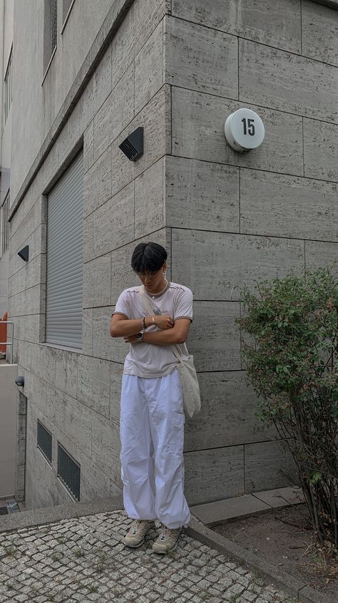 White Cargo Trousers Outfit, Parachute Pants Men Aesthetic, Outfits With White Jeans Men, White Pants Outfit Men Summer, Men’s Baggy Pants Outfit, White Parachute Pants Outfit Summer, White Baggy Jeans Outfit Men, How To Style White Parachute Pants, Gorpcore Summer Outfits Men