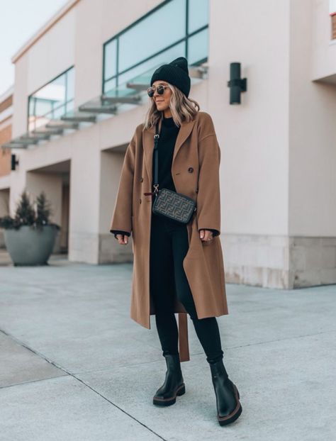 Chunky Boots Outfit, Chelsea Boots Outfits, Vinter Mode Outfits, Chelsea Boots Outfit, Nyc Outfits, New York Outfits, Skandinavian Fashion, Europe Outfits, Winter Fashion Outfits Casual