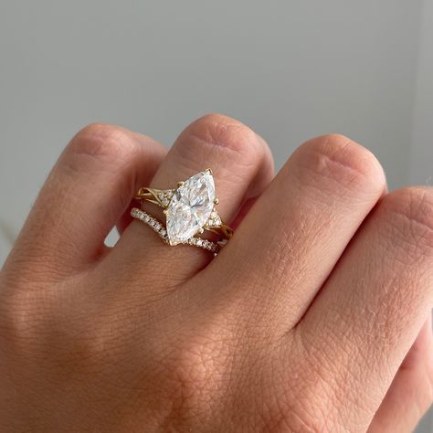 Just a tiny bit obsessed with Marquise cuts 💋 FËA Marquise cut Diamond 3.00ct 18k Recycled Gold Made to order 6-8 weeks Handmade in London #marquisecut #marquisediamond #engagementring #engaged #engagementrings #uniquering Moissanite Marquise Ring, Marquise Diamond Ring With Side Stones, Marquise Cut Rings, 14k Gold Wedding Ring, Anniversary Ring Set, Marquise Diamond Engagement Ring, Ring Inspo, Unique Rings Vintage, Ring Rosegold