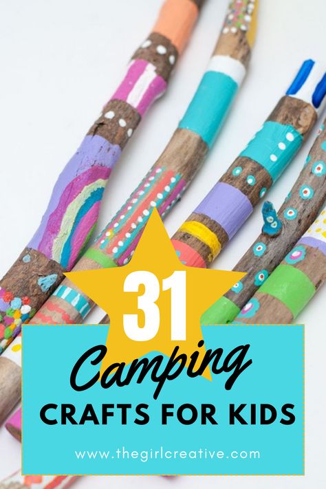 Make memories during your summer camping trips by crafting with your kids! This collection of 31 Camping Crafts for Kids is perfect for those rainy days on the campground or for lazy days at home. Simple ideas + simple supplies = Happy Everyone Camping Themed Arts And Crafts For Kids, Daisy Camping Activities, Kids Camp Crafts Ideas, Campground Activities For Kids, Summer Outdoor Crafts For Kids, Indoor Camp Activities, Outdoor Arts And Crafts For Kids, Kids Camping Crafts Ideas, Camping Craft Ideas For Kids