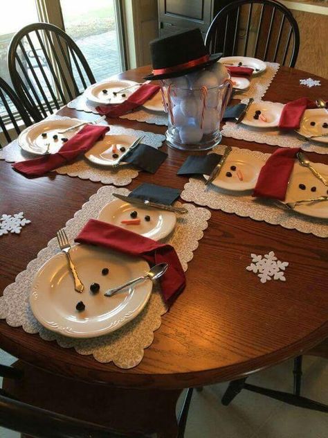 Snowman Place Setting, Deco Table Noel, Diy Table Decor, Christmas Table Centerpieces, Christmas Crafts For Kids To Make, Christmas Crafts To Make, Fun Christmas Decorations, Easy Christmas Diy, Diy Christmas Decorations