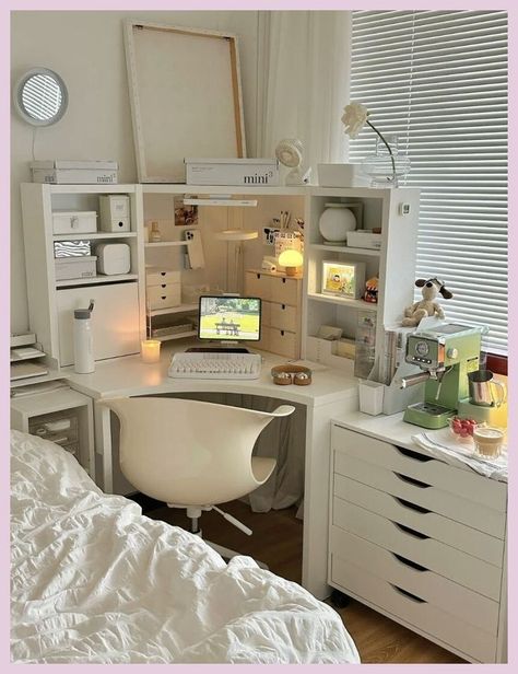 Teenage Corner Desk, Desk Inspo Organizations, Aesthetic Small Study Desk Ideas, Minimalist Corner Desk, Corner Desk Inspo Aesthetic, Study Desk Small Bedroom, Corner Desk Aesthetic Inspiration, Room Inspo With Desk, Xiaohongshu Room Decor