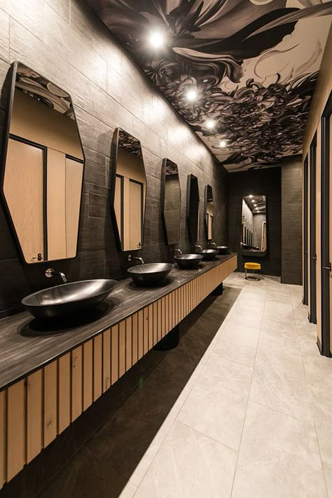 Commercial Bathroom Tile Ideas, Luxury Bathroom Restaurant, Modern Commercial Bathroom Design, Modern Restaurant Bathroom, Public Restroom Interior Design, Commercial Toilet Design, Restaurant Bathroom Design, Public Toilet Design, Hotel Restroom