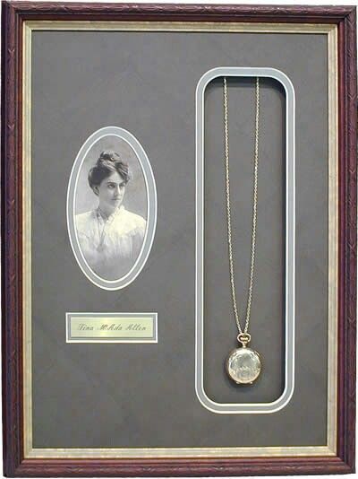 Have a family heirloom custom framed, along with a photo of the family member who first introduced the piece to the family - brilliant! Custom Framing Ideas, Picture Frame Decorating Ideas, Framing Objects, Family Heirloom Jewelry, Genealogy Crafts, Shadow Box Memory, Cuadros Diy, Cabin Porch, Framing Ideas