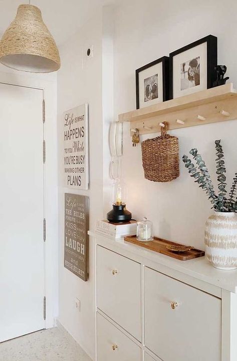 10 Clever Narrow Hallway Ideas to Transform Your Space - Decoholic Narrow Hallway Ideas, Small Entryways, Flat Ideas, House Interior Design, Hall Decor, Small Entryway, Small Hallways, Home Entrance Decor, Narrow Hallway