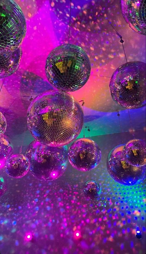 Disco Background, Dancing Pose, Disco Aesthetic, Calming Images, Disco Ball Light, Ball Aesthetic, Ball Birthday, Wedding Traditions, Dancing Aesthetic