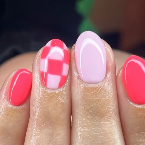 Stephanie Elhabach on Instagram: "When you can’t decide between 2 colors, checker them 🏁  #luminary #luminarynailsystems #goodyearnails #luxapolish #goodyearaz #buckeyenails #avondalenails #litchfieldparknails  #aznails #nailinspo #nailsofinstagram #nailtech #naturalnails #naildesign" Cute Simple Nails Short Almond, Nails Ideas Gel Short, Easy Nail Art Beginners, 2 Color Nails Ideas, Nails With Checkered Design, Back To School Simple Nails, Simple Checkered Nails, No Tip Nail Ideas, Fun Back To School Nails