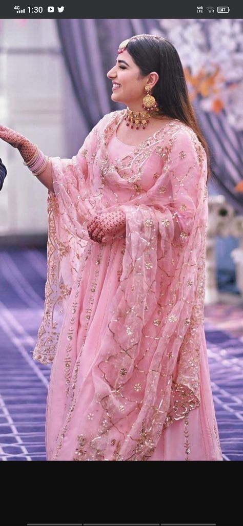 Light Pink Punjabi Suit, Pink Suit Combination, Golden Suit Design, Peach Punjabi Suit, Latest Punjabi Suits Party Wear, Jaggo Outfit Punjabi, Jaggo Outfit Punjabi Suit, Pink Punjabi Suit, Jaggo Outfit