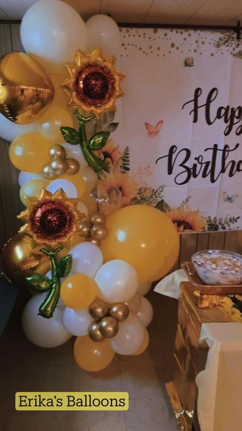 Ballon Arch Sunflower Theme, 30th Birthday Sunflower Theme, Sunflower And Rose Birthday Party Theme, Fall Sunflower Birthday Party Ideas, Yellow Flower Birthday Party Ideas, Sun Flower Themed Birthday Party, Sunflower Birthday Decorations, Sunflower Birthday Party Ideas For Women, Sunflower One Year Old Party