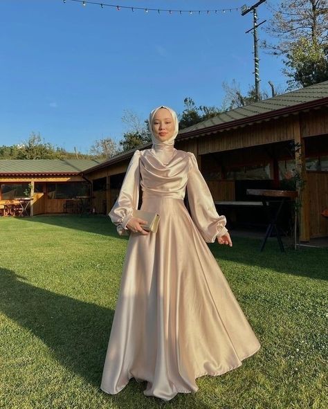 Prom Outfits Hijab, Hijabi Dresses Prom, Muslim Bridesmaid Dresses, Long Dresses Hijab, Modest Silk Dress, Silk Modest Dress, Prom Dresses Hijab, Modest Prom Dresses Muslim, Prom Dress Hijab