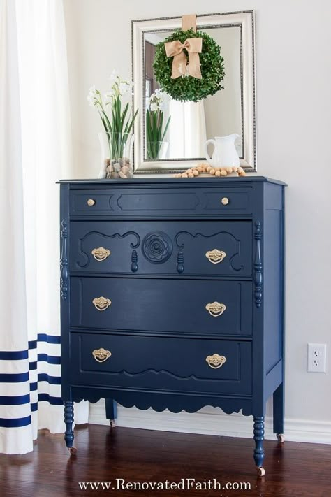 Mixing Painted Furniture In A Room, Navy Painted Furniture, Painted Vintage Dresser, Benjamin Moore Hale Navy, Navy Paint Colors, Navy Furniture, Paint Furniture Diy, Chalk Paint Furniture Diy, Blue Painted Furniture