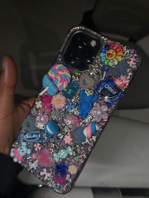 Customise Kawaii Junk Charm Phone Case. #phonecase #cute #phoneaccessories #iphonecase #samsungcase #phonecaseaddict. https://www.etsy.com/shop/giftyou4design/?e Iphone 16 Case, Custom Phone Cases Ideas, Phone Case Charms, Bling Phone Cases Diy, Bedazzled Phone Case, Junk Case, Pretty Wallpaper Ipad, Personalised Phone Case, Ipad Essentials