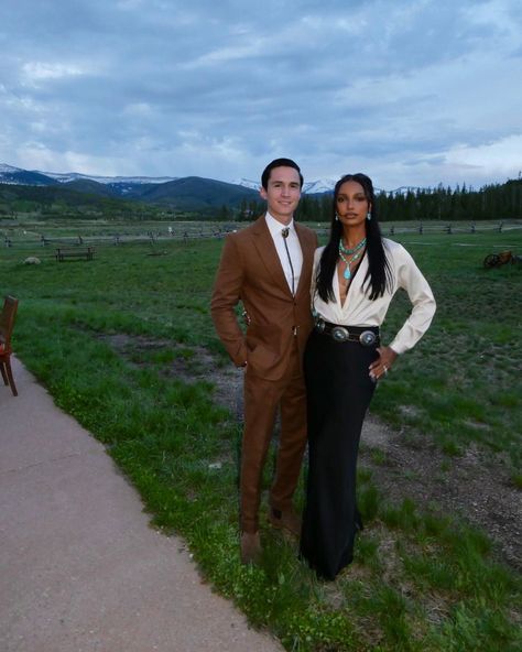 Couples Matching Outfits Formal, Old Money Dress Aesthetic, Old Money Dress, Matching Couple Outfit, Money Dress, Western Glam, Swirl Couples, Couple Matching Outfits, Black Cowgirl