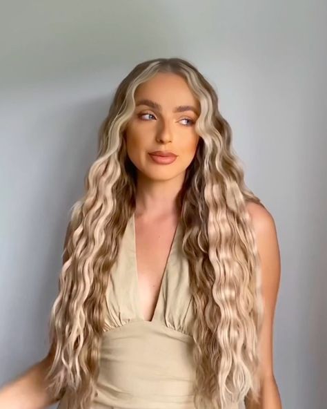 Mermaid Wedding Hair, Mermaid Hair Waves, Ash Blonde Hair Balayage, Color Trends 2024, New Hair Color Trends, Long Hair Waves, Beach Curls, Mermaid Vibes, Beach Wave Hair