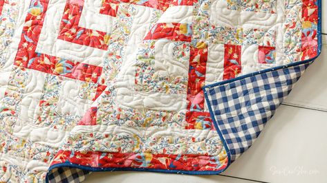 3-yard quilt patterns are super popular right now and easy to sew. Here are the best free three yard quilt patterns around! Quilt Throws Patterns, Five And Dime Quilt Pattern, Three Yard Quilts, 3 Yard Quilt Patterns Free, 3 Yard Quilt Patterns, 3 Yard Quilts, Easy Kids Sewing Projects, Free Sewing Patterns For Beginners, Bag Construction