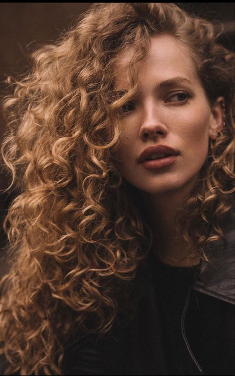 Tanya Kizko, Ginger Models, Blonde Curly Hair, Blonde Curls, Honey Hair, Curly Hair Women, Curly Hair Inspiration, Good Hair Day, Long Curly Hair