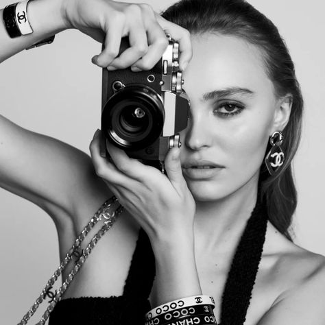 Chanel Photoshoot, Lily Rose Depp Chanel, Chanel Models, Lily Depp, Chanel Poster, Chanel Aesthetic, Chanel Black And White, Trust Fund, Inspo Pics