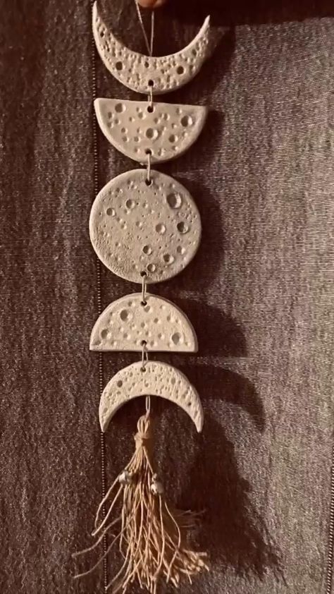 Moon Phase Wall Hanging Diy, Clay On Wood Ideas, Art Dry Clay Projects, Moon Sculpture Clay, Boho Clay Ideas, Earth Clay Crafts, Air Clay Decor, Air Dry Clay Decorations Diy Crafts, Boho Clay Art