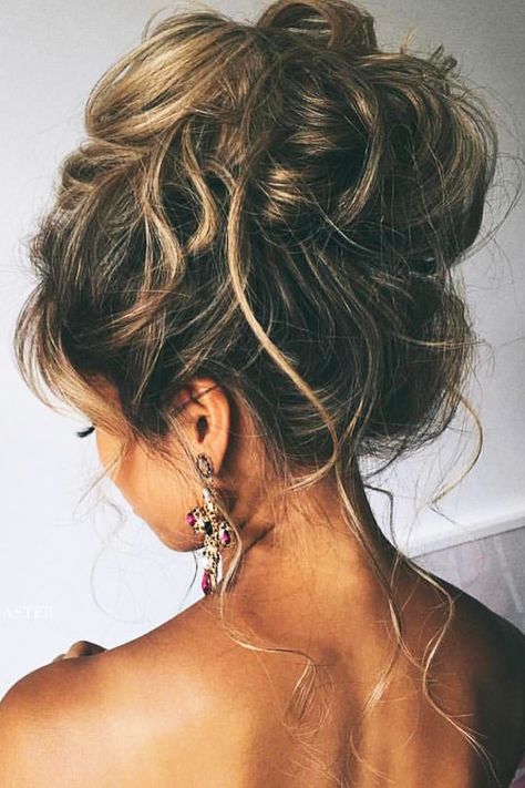 Modern Wedding Hairdos To Be In Trend ❤ See more: http://www.weddingforward.com/wedding-hairdos/ #weddings Big Hair Updo, Fashionable Hairstyles, Messy Wedding Hair, Messy Updo, Hair Styles 2017, Wedding Hair Inspiration, Wedding Hairstyles Updo, Wedding Hair And Makeup, Gorgeous Hair