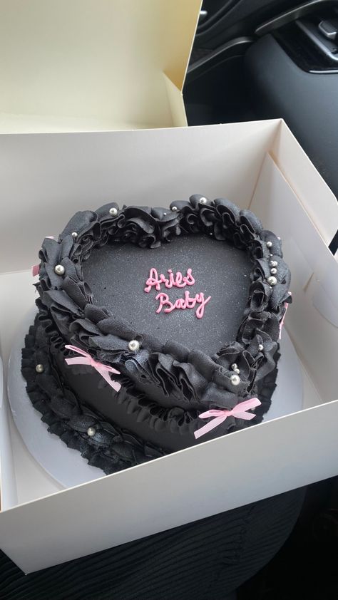 cute cake, black with pink bows #aries #ariescake Aries Cake Ideas, Aries Bday Cake, Aries Szn Cake, Birthday Cake Black And Pink, Aries Baby Cake, Aries Birthday Cake, Aries Cake, Pink And Black Cake, 18th Photoshoot