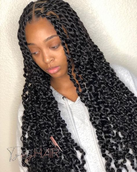 Mid Back Fluffy Passion Twists Passion Twists Styles, Passion Twist Styles, Twisted Bun, Passion Twists, Box Braids Hairstyles For Black Women, Braided Cornrow Hairstyles, Braids Hairstyles Pictures, Twist Styles, Quick Braided Hairstyles