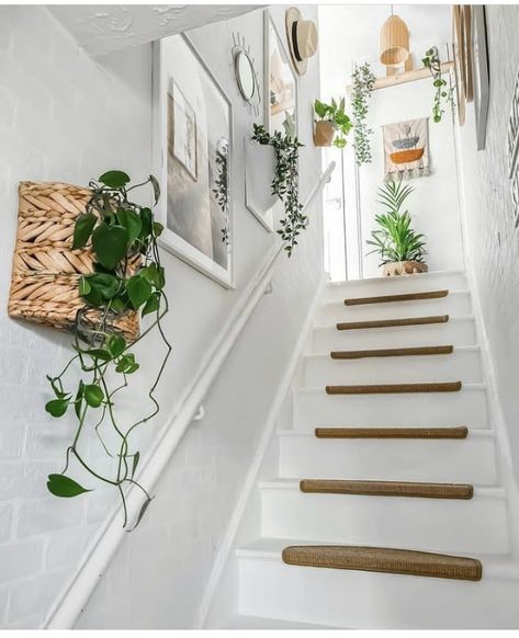 Stairs Wall Decor, Hallway Wall Decor Ideas, Staircase Wall Decor, Stairway Decorating, Stair Wall, Staircase Wall, Staircase Decor, Hallway Wall Decor, Hallway Designs