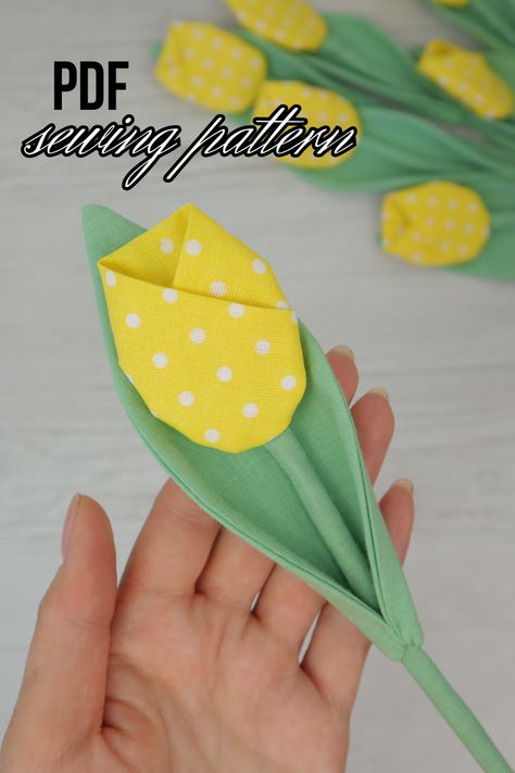 To make 7 tulips we need: - fabric for flowers 105cm (41 1/2") x 18cm (7"); - fabric for stems 32cm (12 1/2") x 23cm (9"); - fabric for leaves 55cm (21 1/2") x 33cm (13"); - chenille wire; - threads for sewing; - filler for toys. Fabric Tulips Diy How To Make, Craft Fair Sewing Projects, Fabric Tulips Tutorial Free Pattern, Fabric Flowers Diy Easy, Fabric Tulips, Easy Fabric Flowers, Flower Fabric Pattern, Diy Makeup Bag, Fabric Leaves