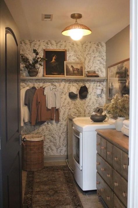 Extra Den Room Ideas, Barbie Mansion, Old Farmhouse Decor, Cottage Laundry Room, Vintage Laundry Room, Dream Laundry Room, Laundry Room Renovation, Organic Aesthetic, Coral Bay