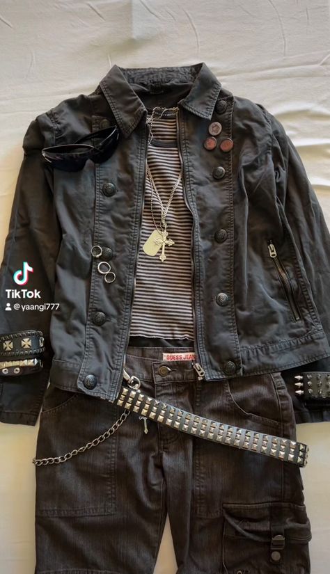 Cool 80s Outfits Men, Men’s Punk Style, Black Denim Jacket Outfit Grunge, 2000s Rocker Outfit, Dark Punk Outfits Men, Vintage Y2k Outfits Men, Layering Outfits Masc, Mcr Outfit Aesthetic, 2000 Guys Fashion