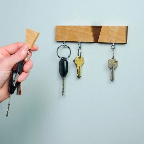 Key Holder Diy, Drukarka 3d, Wooden Key Holder, Simple Eye, Wood Scraps, Scrap Wood Projects, Key Rack, Diy Holz, Wood Working Gifts