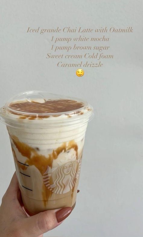 Starbucks Drinks That Dont Have Coffee, Starbucks Toasted White Mocha Recipe, Iced Coffee Aesthetic Starbucks, Yummy Starbucks Drinks Frappe, Cold Drinks Starbucks, Chia Starbucks Drinks, Starbucks Drinks With Almond Milk, Ice White Chocolate Mocha Starbucks, Starbucks Sugar Cookie Latte Order