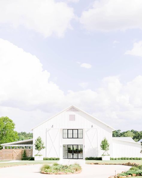 Outside Wedding Venues, Venue Logo, Farmhouse Wedding Venue, Barn Remodel, Logo Horse, Metal Building Home, Best Barns, Barn Decor, Dream Barn