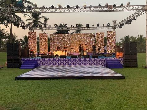 Dance Stage Wedding, Sangeet Decoration Outdoor, Sangeet Event Decoration, Wedding Reception Outdoor Decorations, Sangeet Event Decor, Sangeet Stage Design, Sangeeth Stage Decorations, Sundowner Party Decor, Dancing Floor Wedding