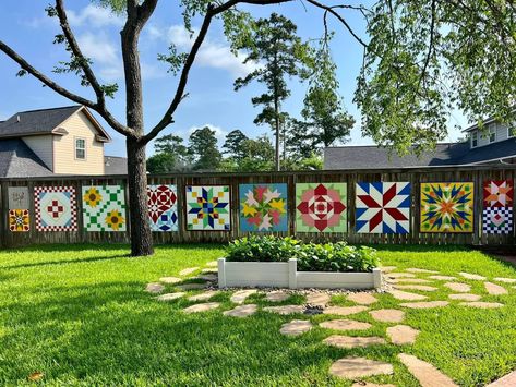 Painted Barn Quilts, Barn Signs, Barn Quilt Designs, Wood Barn, Barn Art, Fence Art, Barn Quilt Patterns, Casa Exterior, Barn Quilt