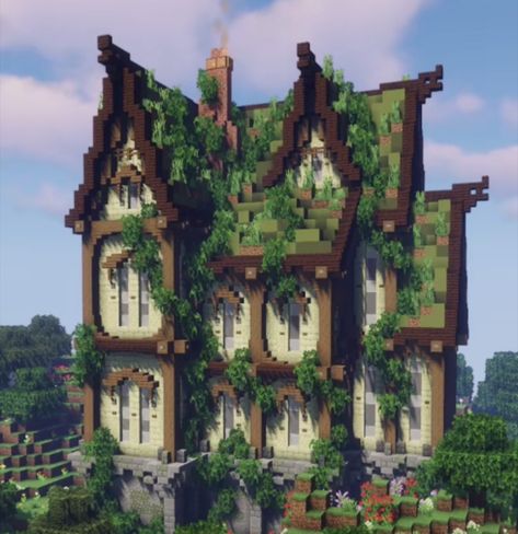 Tudor Houses Minecraft, Moss Castle Minecraft, Minecraft House Ideas Big Cottage, Mossy Castle Minecraft, Warped Minecraft House, Minecraft Medium House Ideas, Mideaval Minecraft House, Medevial Minecraft Builds, A Frame Minecraft House