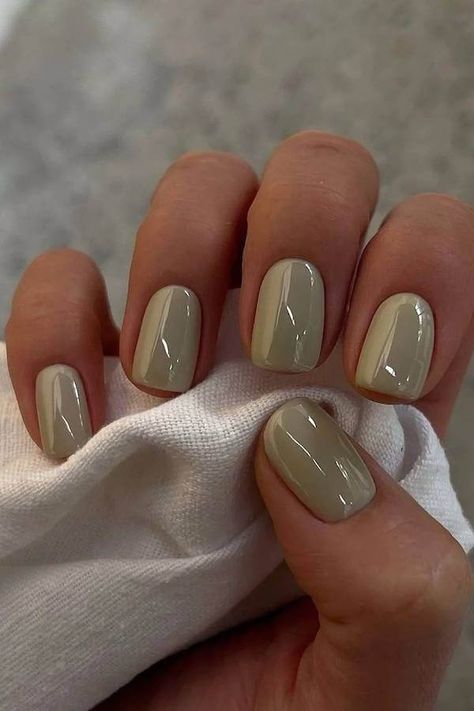 Explore 70+ classy fall nail trends for September, October, and November. From chic old money luxury to elegant minimalist styles, discover short, long, coffin, square, and almond shapes. Featuring rhinestones, acrylic, French tips, chrome, Y2K, and 90s-inspired designs. Perfect for Thanksgiving holidays and European-inspired sophistication. Kutek Disney, September Nails, Fall Nail Trends, October Nails, Nagel Tips, Smink Inspiration, Classy Acrylic Nails, Makijaż Smokey Eye, Cute Gel Nails