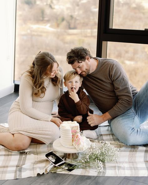 This is your sign to have an intimate gender reveal. Such sweet moments captured. 🥰 and shoutout to @courtney.ethridge for being an amazing friend!! Second Gender Reveal Ideas, Intimate Gender Reveal Photoshoot, Gender Reveal Ideas Private, Simple Gender Reveal Photoshoot, Gender Reveal Intimate, Low Key Pregnancy Announcement, Gender Reveal During Photoshoot, Intimate Gender Reveal, Intimate Cake Gender Reveal