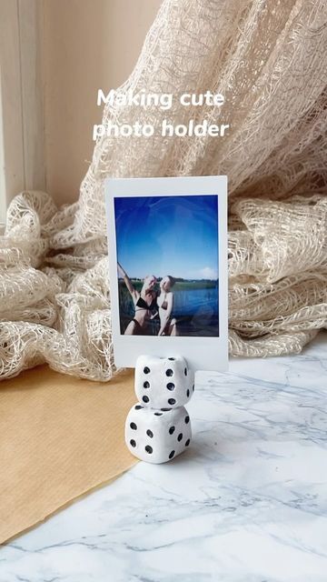 Air Dry Photo Holder, Air Dry Clay Place Card Holder, Diy Clay Desk Decor, Clay Polaroid Stand, Air Clay Photo Holder, Clay Crafts Beginners, Air Dry Clay Photo Stand, Polymer Clay Picture Holder, Clay Craft Gifts