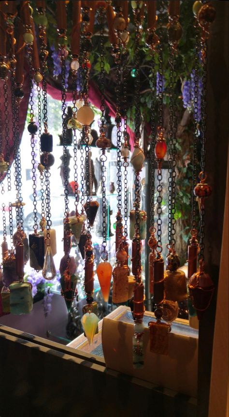 Antique Earthy Bedroom, Metaphysical Shop Aesthetic, Magic Room Aesthetic, Metaphysical Room, Alters Spiritual Ideas, Metaphysical Shop Ideas, Spiritual Room Aesthetic, Witchcore Room, Crystal Shop Aesthetic