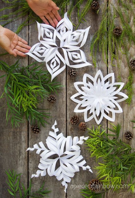 Snow Decorations Diy Winter Wonderland, Paper Icicles Diy, Giant Paper Snowflakes Diy, Construction Paper Snowflakes, Christmas Crafts For Kids At School 4th Grade, Snowflake Crafts For Adults, Giant Snowflakes Diy, 3d Snowflakes How To Make, Cardstock Crafts Diy