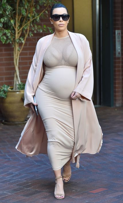 A pregnant Kim Kardashian goes to a medical building Kim Pregnant, Kim Kardashian Pregnant, Medical Building, Kim Kardashian Outfits, February Nails, Kardashian Outfit, Kim Kardashian Style, Pregnancy Looks, Kardashian Style