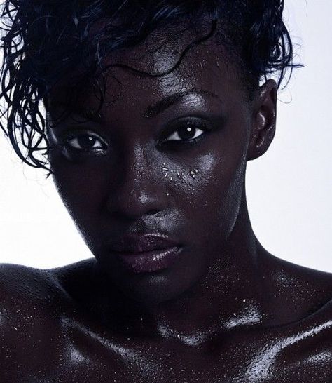 Why are so many people of African descent, suffering from an ‘Ugly Duckling Syndrome’ (inferiority complex)? | chiniquy Video Makeup, Dark Skin Beauty, Afro Punk, Charles Bukowski, Dark Skin Women, Negroni, African Beauty, Dark Beauty, 인물 사진