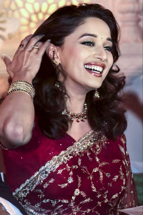 Bollywood Actor Women, Mahima Chaudhary 90s, 90s Bollywood Makeup, 90s Indian Actresses, Iconic Bollywood Looks, Rani Mukerji 90s, Iconic Bollywood Outfits, Madhuri Dixit In 90s, Rani Aesthetic