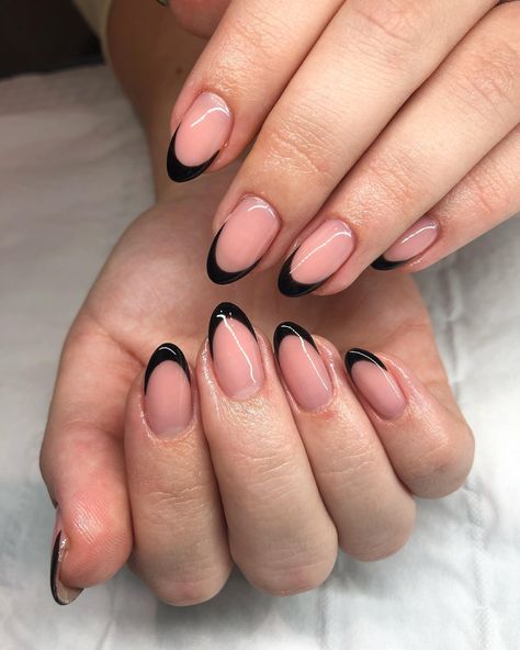 black-french-tip-nails Black Nail Tips, Black French Tip Nails, Paznokcie Hello Kitty, Black French Nails, Black Almond Nails, Black French Tip, Black French Tips, Nagel Tips, Smink Inspiration