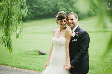 taller bride Man Photography Poses, Taller Bride, Short Groom, Tall Bride, Tall Women Dresses, Bride Plus Size, Short Guy, White Mountains New Hampshire, Bride Groom Poses