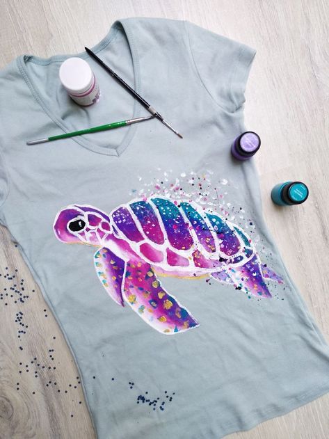 Acrylic painting on T-shirt,  #Acrylic #FabricPaintingtshirt #Painting #Tshirt Check more at http://painting10.tvizlet.me/acrylic-painting-on-t-shirt-2/ Puffy Paint Shirts, Acrylic Paint On Fabric, Fabric Paint Shirt, Diy Techniques And Supplies, Shirt Painting, Fabric Paint Diy, Fabric Painting Techniques, Fabric Painting On Clothes, Tshirt Painting