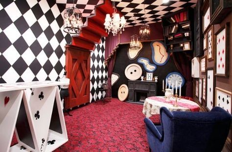 Striped Walls Living Room, Alice In Wonderland Bedroom, Casa Disney, Alice In Wonderland Room, Alice In Wonderland Aesthetic, Striped Walls, Go Wallpaper, Alice In Wonderland Theme, Alice In Wonderland Tea Party